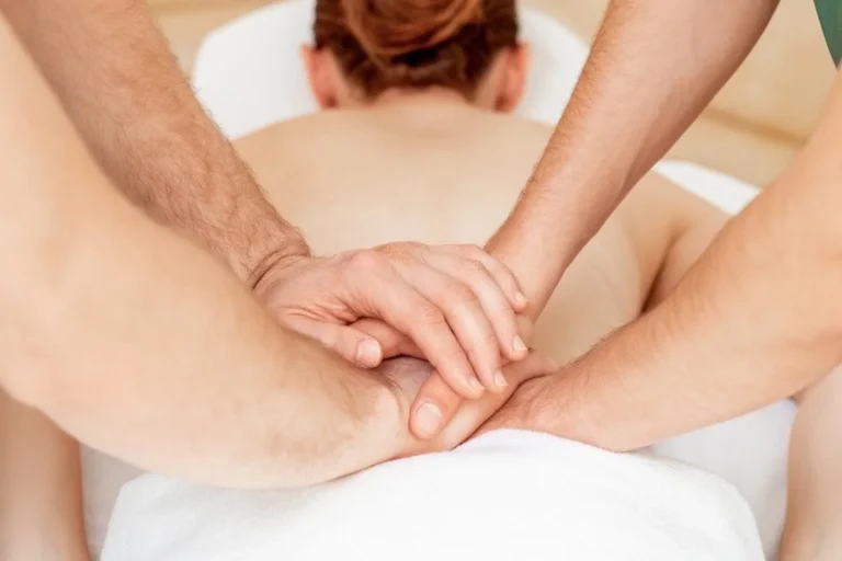 Four Hands Massage vs Regular Massage – Is It Worth It