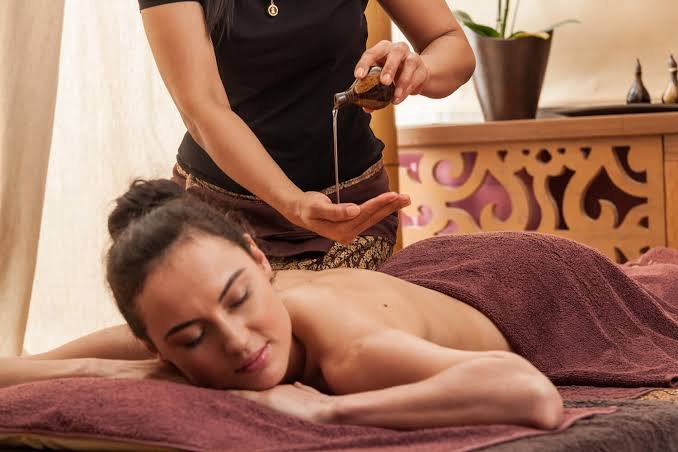 How Does an Oil Massage Work